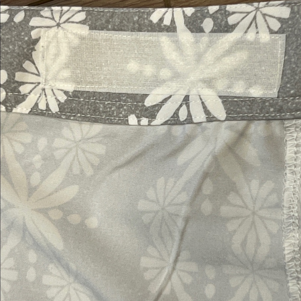 NWT RipSkirt Hawaii Wrap Skirt Neutral Velcro Closure Size Beach Resort Vacation - Picture 10 of 15